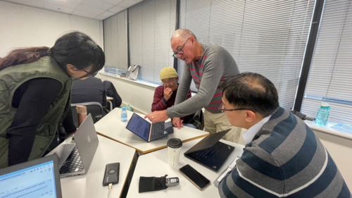 Professional EMI instructors from the University of Adelaide provided feedback on teachers’ demonstration lessons.(Open new window/png file)Image