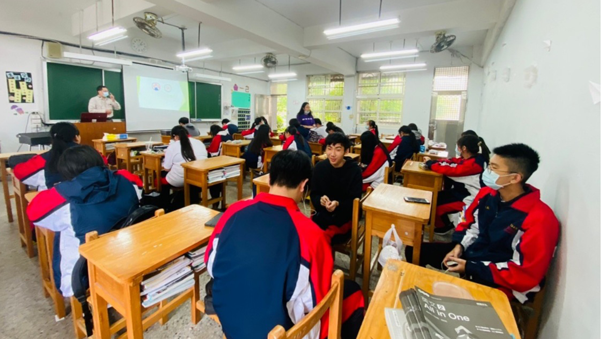 Strengthening Academic Pathways: Ming Chi University of Technology Brings Six Departments to Taishan High School for In-Class Outreach