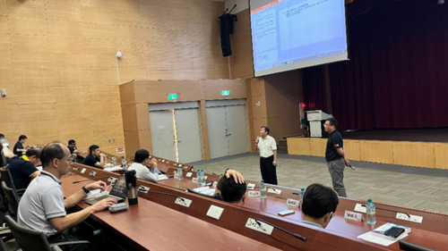 洪錦魁學長以【AI時代的教學革命—翻轉課堂與自主學習】為題進行專題演講，說明AI應用於教學之實務經驗，並與教師現場交流互動(另開新視窗/png檔)圖片