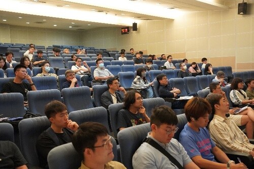 participants listening during the Short Course.(Open new window/jpg file)Image