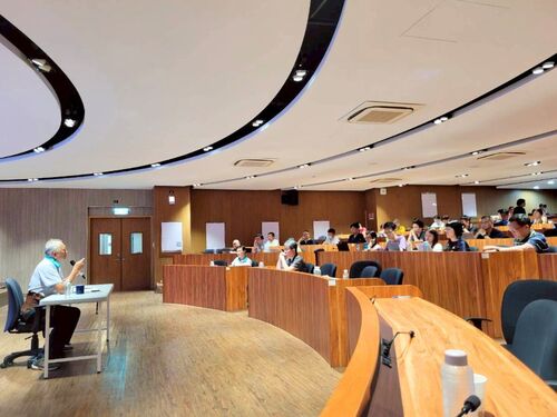 明志科技大學劉祖華校長於校務研討會尾聲與各單位主管及共同參與的教職員生進行分享。(另開新視窗/jpg檔)圖片