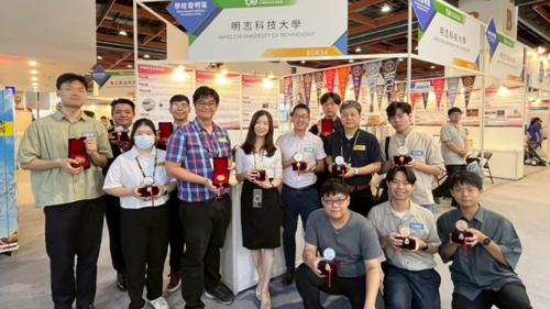 明志科技大學參加2025年台灣創新技術博覽會，獲獎老師、學生合影，得牌數全國大學第二名！(另開新視窗/png檔)圖片