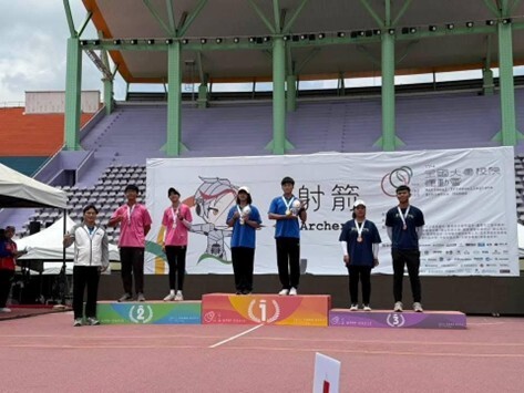 Photo of the mixed team compound archery gold medalists posing for a group photo.(Open new window/jpg file)Image