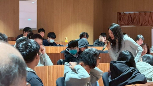 講師與同學的問答互動(另開新視窗/png檔)圖片