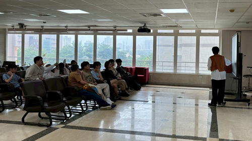 Participants Focused on Learning: Attendees listening attentively(Open new window/png file)Image