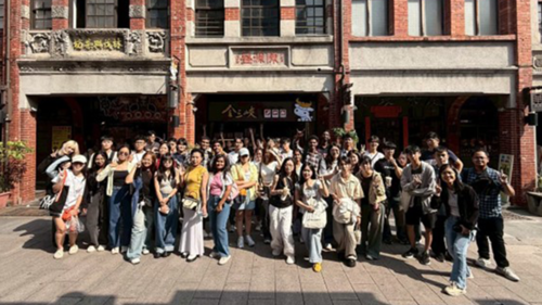 Group photo in front of Jin Sanxia Croissant Shop at Sanxia Old Street(Open new window/png file)Image