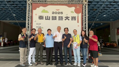 Distinguished guests attending the 2025 Taishan Drum Art Competition included Director Liu Jin-Feng from Legislator Hung Meng-Kai’s Office (from left), Chief Secretary Chou Chin-Wan of Ming Chi University of Technology, Chairman Lee Tao-Tsung of the Taishan Cultural and Historical Association, New Taipei City Councilor Sung Ming-Tsung, President Liu Tsu-Hua of Ming Chi University of Technology, Chairman Lin Kun-Shan of the Taishan Arts and Culture Association, Taishan District Director Lin Chun-Hung, Director Tsai Pei-Cheng from Councilor Sung’s Office, and Barbieville founder Cheng Yi-Chang.(Open new window/jpg file)Image