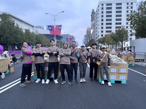 清晨最美的風景：明志師生志工服務剪影(另開新視窗/jpeg檔)圖片