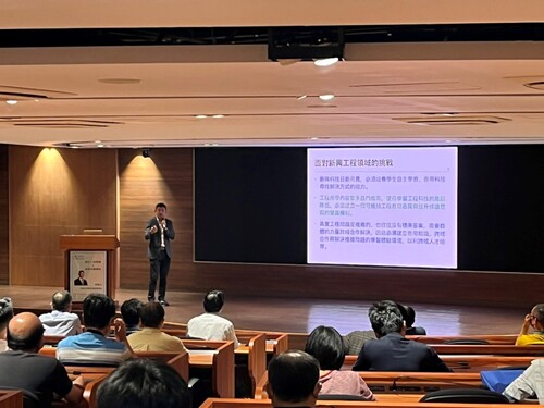 詹魁元副教務長生動之演講畫面(另開新視窗/jpg檔)圖片