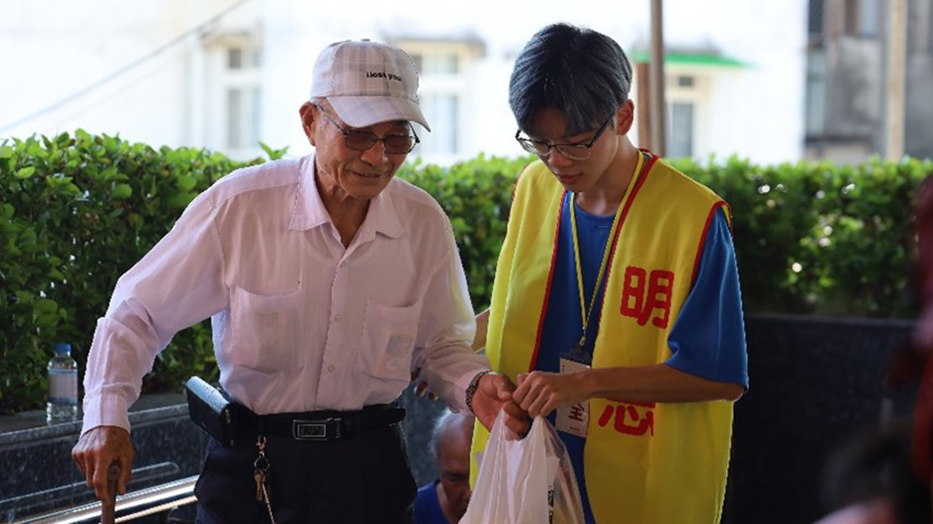 連結校園與社區,敦臨書院生赴頂泰山巖擔任慶典志工