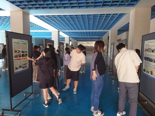 112年高教深耕計畫成果展海報展示現場(另開新視窗/jpg檔)圖片