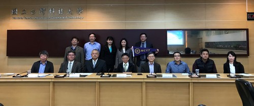 Group Photo of Both Presidents and School Executives(Open new window/jpg file)