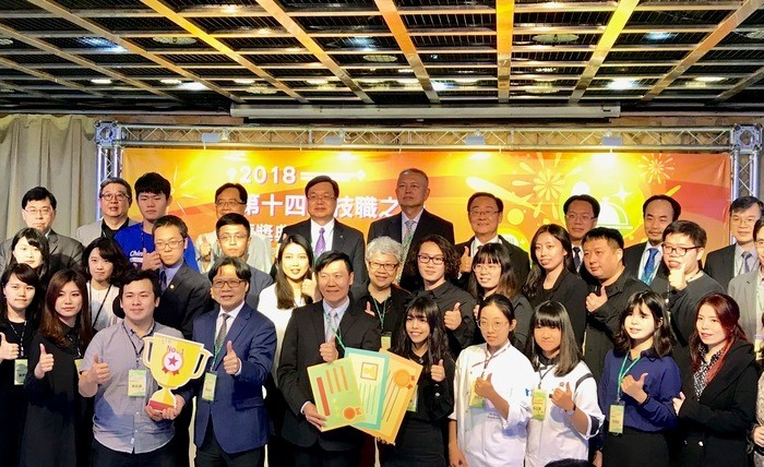 MCUT Students Won 2018 Outstanding Awards of Technological and Vocational Education(Open new window/jpg file)