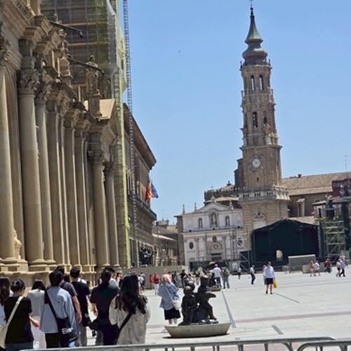 The photos of the explanation on the history and application of Baroque decorative totems at the Basilica of Our Lady of the Pillar and the Cathedral in Zaragoza.(Open new window/jpg file)Image