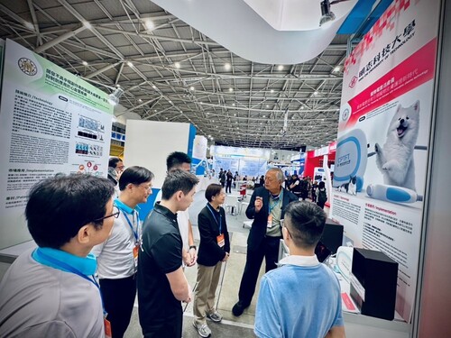 明志科技大學電漿與薄膜科技中心張麗君教授團隊說明「寵物電漿活膚儀」應用。(另開新視窗/jpg檔)圖片