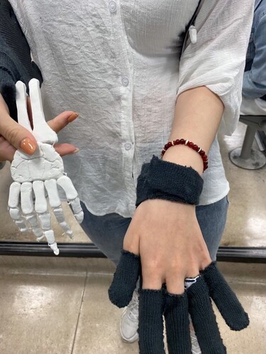 兩校師生團隊於試作階段所作之手部骨骼模型(另開新視窗/jpg檔)圖片