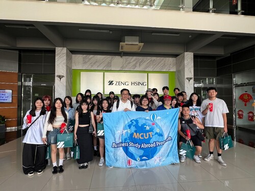 Group photo(Open new window/jpg file)Image