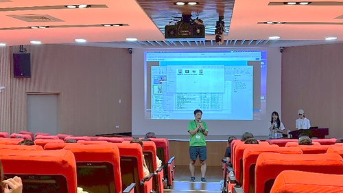 The Program in Digital Marketing Design Class convention: Explanation of faculty and teaching resources by the department chair and teacher, and experience sharing on study away from home program in Japan by senior students(Open new window/png file)Image