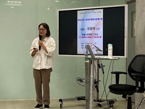 圖1：中華大學資工系石昭玲主任蒞校進行專題演講(另開新視窗/jpg檔)圖片