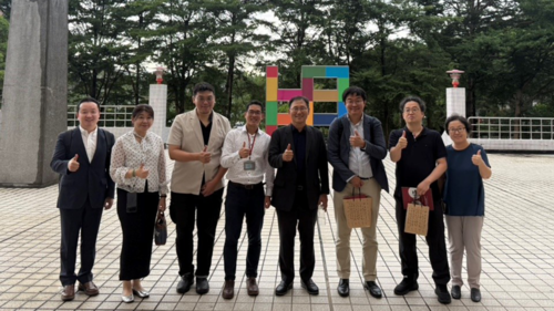 The Sungshin Women’s University delegation takes a group photo after visiting the Department of Materials Engineering at Ming Chi University of Technology.(Open new window/png file)Image