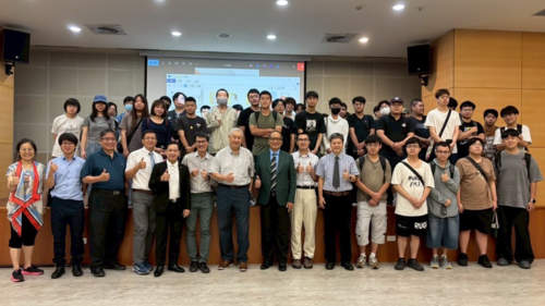 合影(前左1至右林淯慈組長、陳思翰副主任、游孟潔老師、劉豐瑞教務長、Dr. Alvin(另開新視窗/png檔)圖片