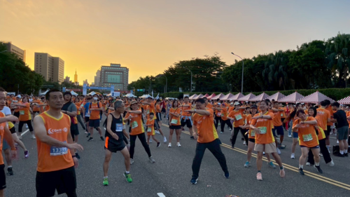 At the 2025 Chang Gung Memorial Hospital Yung-Ching Wang Run in Taipei, a total of 16,000 participants registered and took part in warm-up exercises before the start.(Open new window/png file)Image