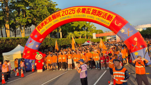 At the 2025 Chang Gung Memorial Hospital Yung-Ching Wang Run, the mascot APO/APPLE 阿波 (left) was dressed and portrayed by MCUT volunteer Su Ching-Ting, who took photos with runners before the start.(Open new window/png file)Image