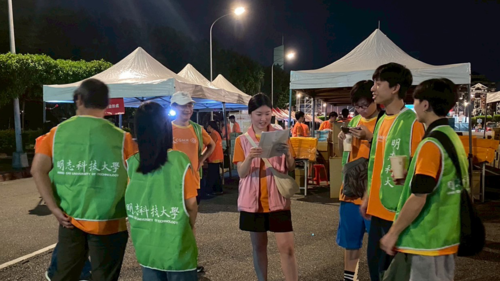 On Ming Chi University of Technology’s Volunteer Day in Memory of the Founder, volunteers participating in the Yung-Ching Wang Run reviewed their work assignments before the event.(Open new window/png file)Image