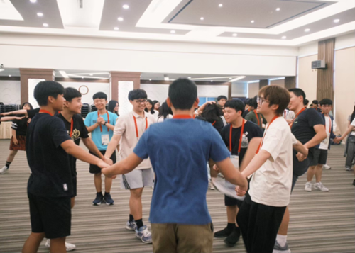 Sharing Indigenous cultural exchange with youth from different countries(Open new window/png file)Image