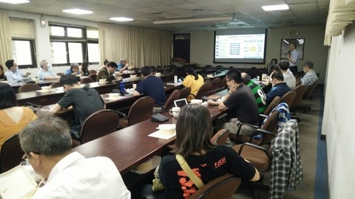 林晃巖教授演講 現場座無虛席(另開新視窗/jpg檔)圖片